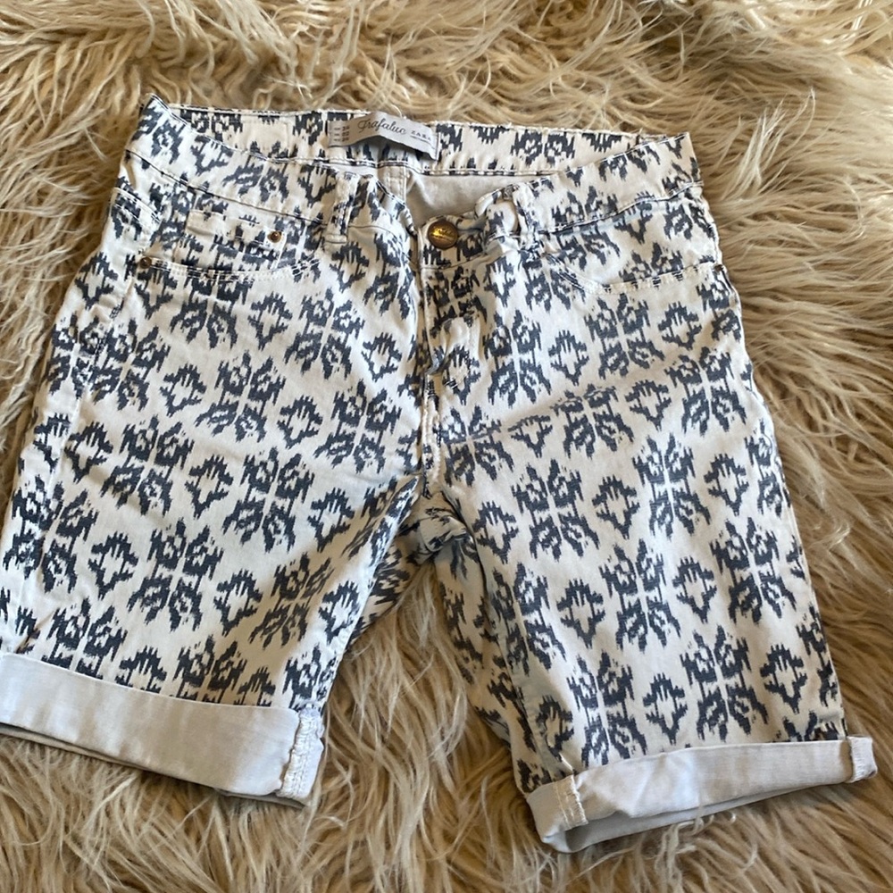 Zara jean shorts with Aztec pattern size 02